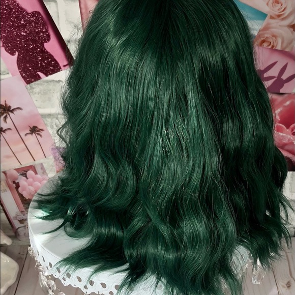 Wavy Green Synthetic Wig with Side Swept Bangs Shoulder Length - Picture 3 of 4